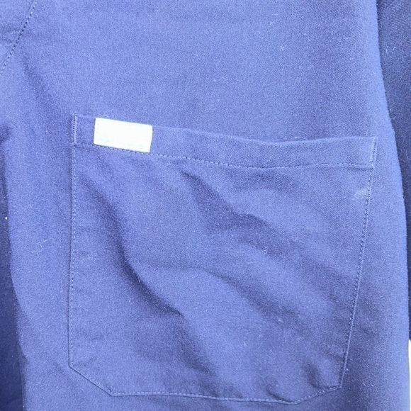 Figs Scrubs Top Technician Collection Catarina One Pocket Pullover V-Neck Top - Picture 3 of 11